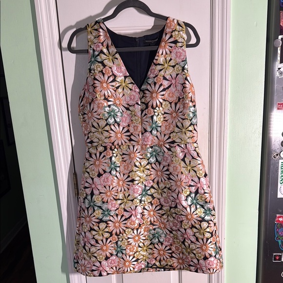 Banana Republic Pastel Colored Embroidered Daisies
Jacquard Mini Dress Size 12 - Picture 1 of 11